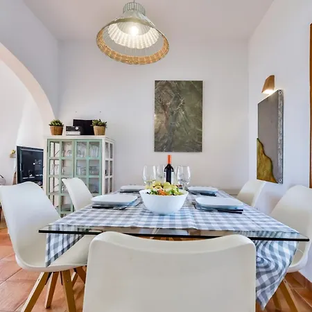 Aitana - Managed By Almarina *