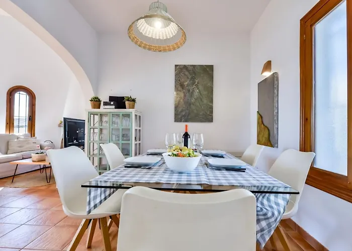 Aitana - Managed By Almarina *